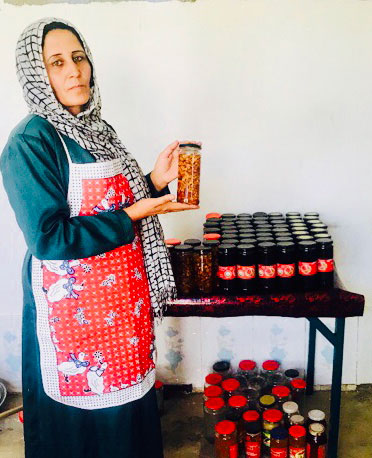 Zarlisht making her canned produce and the final product, Nangahar Province. Photo: Masooda Tokhi. Zarlisht making her canned produce and the final product, Nangahar Province. Photo: Masooda Tokhi.