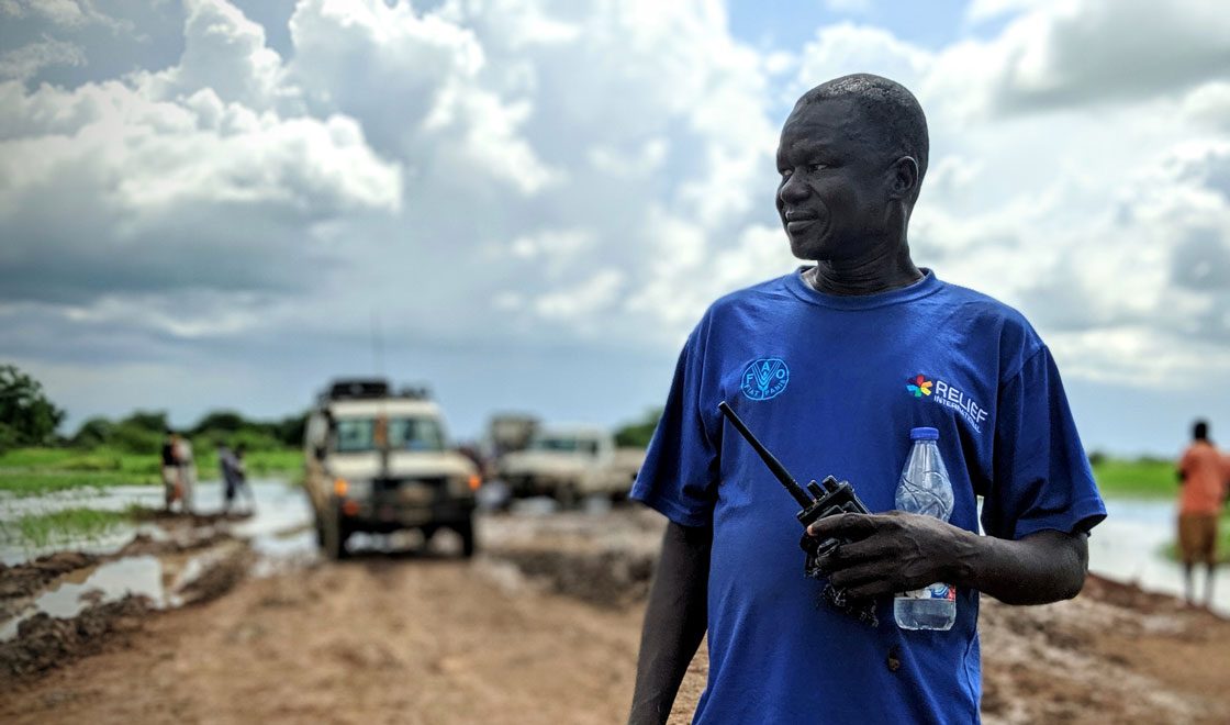 RI staff travel from their base in Bunj to Jamam in South Sudan, taking two cars in case one gets stuck during the many water crossings. Elie Gardner/RI