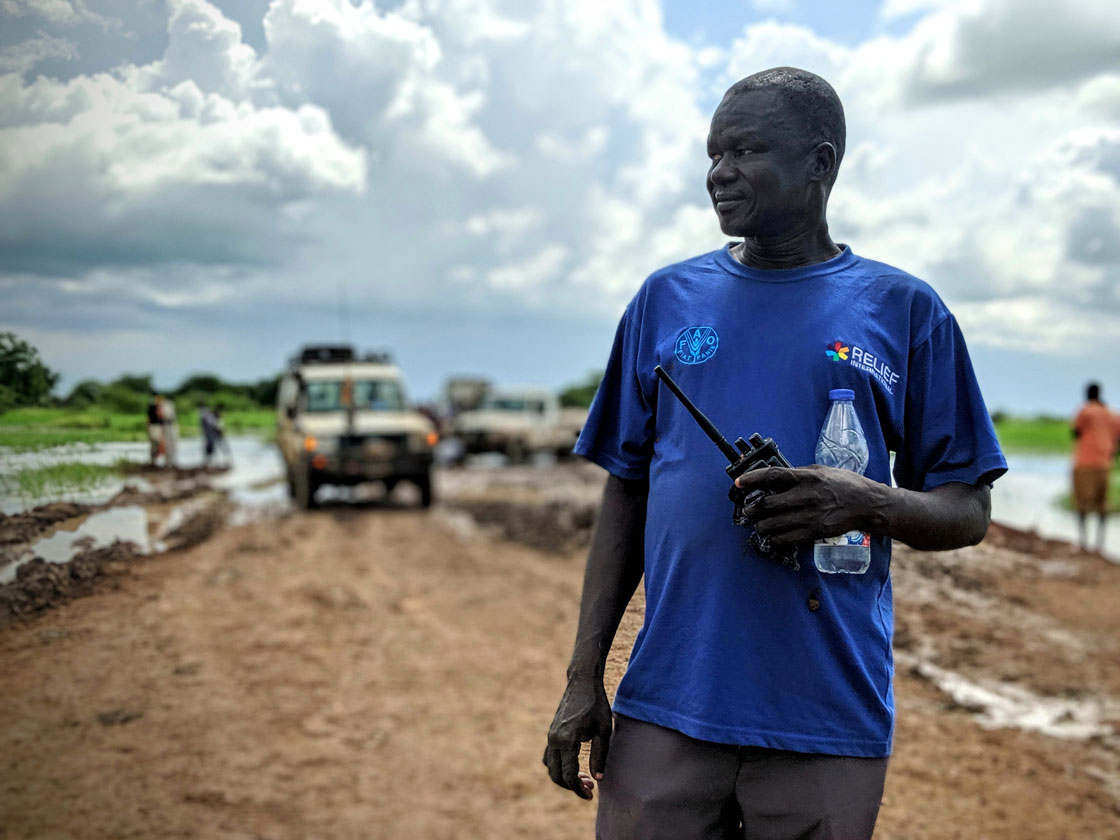 RI staff travel from their base in Bunj to Jamam in South Sudan, taking two cars in case one gets stuck during the many water crossings. Elie Gardner/RI