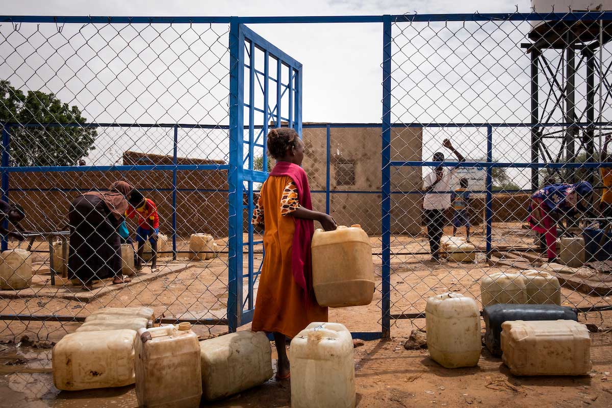 A mini-water yard inside Zamzam Camp supplies about 2,000 households with water, Sudan. Elie Gardner/RI