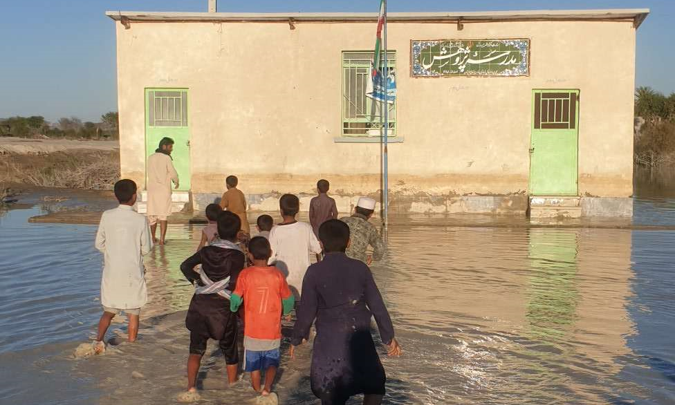 Children approach a flooded school in Iran's Sistan-Baluchestan province. 