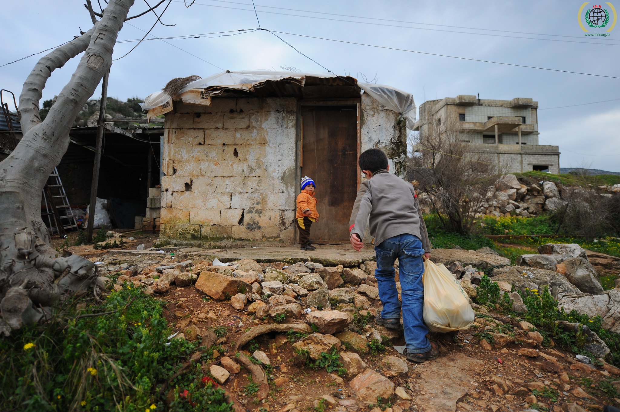 "Relief effort for Syrian refugees in Syria-Lebanon border, March 2012" by İHH İnsani Yardım is licensed with CC BY-NC-ND 2.0. To view a copy of this license, visit https://creativecommons.org/licenses/by-nc-nd/2.0/