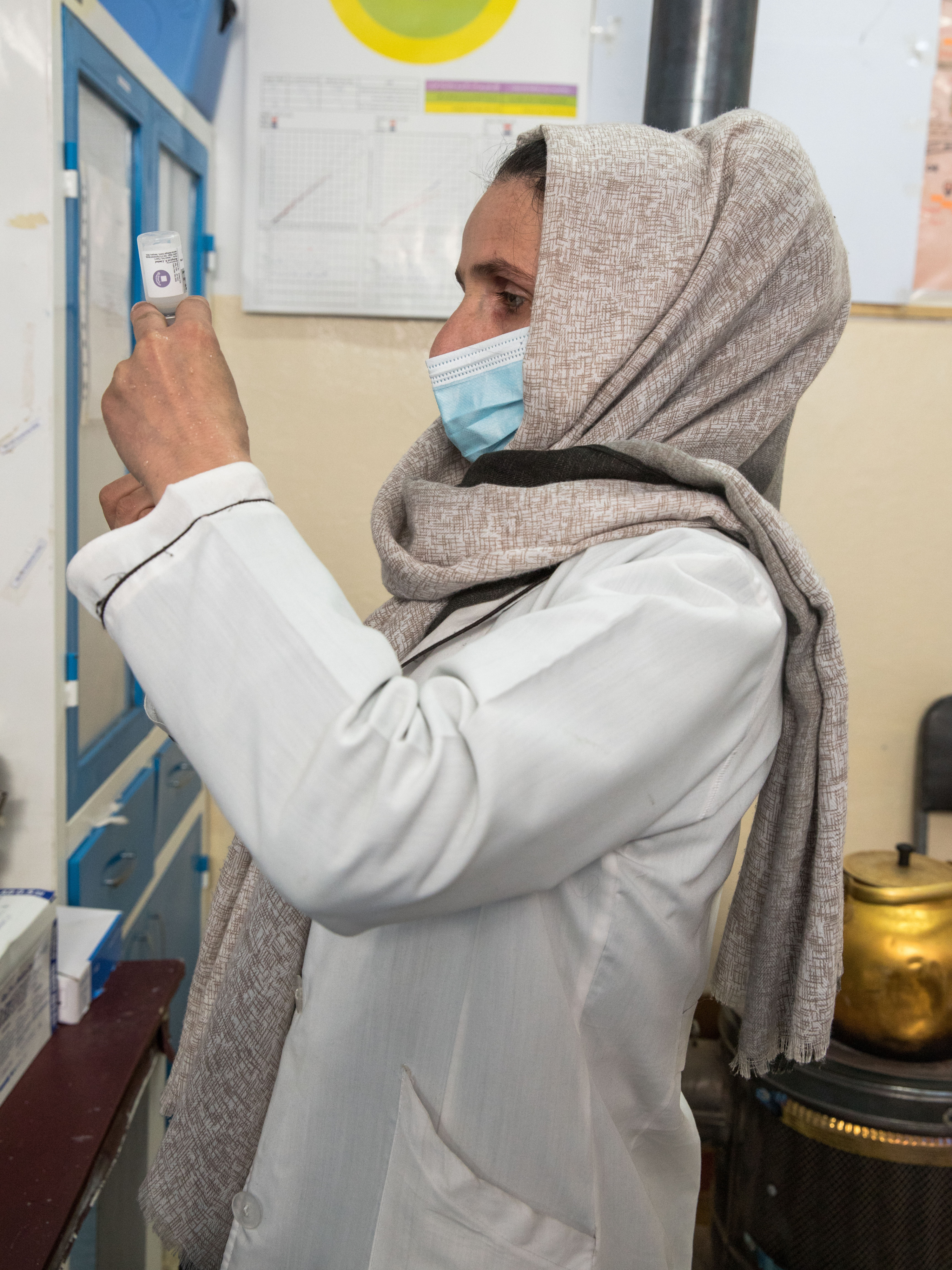 RI-vaccinator-in-Afghanistan-2023.png