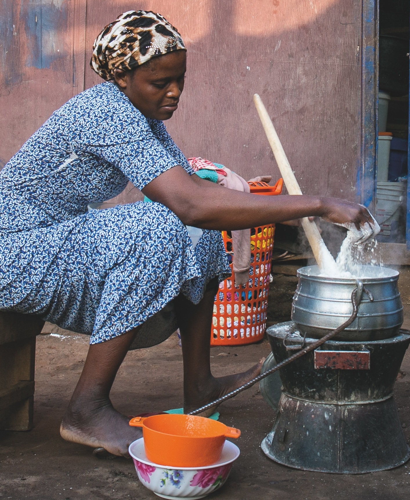 RS17770_Gyapa-Woman-Cooking-Meal-with-Gyapa-Stove-Climate-Care-2017-cropped.jpg